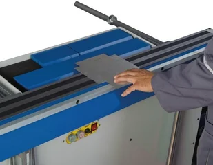 Metallkraft Magnetyczna zaginarka z pedałem MBM 1250 maks szerokość robocza 1250mm ciśnienie ustalające 6T - Giętarki - miniaturka - grafika 2