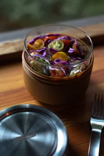 Black+Blum Lunch bowl szklany M migdałowy - Pojemniki kuchenne - miniaturka - grafika 3