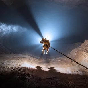 Fenix Latarka diodowa HP30R V2.0 czołówka czarna 039-503 - Latarki - miniaturka - grafika 7