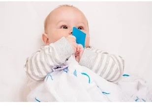 Matchstick Monkey Matchstick Monkey, Otulacz z gryzakiem, bawełniany, Niebieskie Małpki, 120x120 cm, 2 szt. - Otulacze - miniaturka - grafika 4