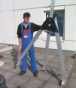 999 Suwnica bramowa aluminiowa składana + wyciągarka udźwig 1500 kg szerokość 4,23m wys dla pracy wciągarki 2,23-4,00m szerokość stelaży 2,30m) 99978253 78253-uniw - Wciągarki - miniaturka - grafika 4