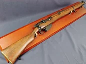 Repliki - broń - Denix SA REPLIKA KARABIN LEE ENFIELD NA TABLO MODEL 1090+T 1090+T - miniaturka - grafika 1