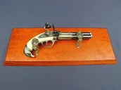 Repliki - broń - Denix SA REPLIKA TRZY LUFOWY PISTOLET FRANCUSKI NA TABLO MODEL 5306+TM+23 5306+TM+23 - miniaturka - grafika 1