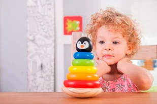 Trefl Drewniana Piramidka Wieża Pingwinek Marcinek - Układanki dla dzieci - miniaturka - grafika 8