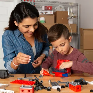 Spin Master Spin Zestaw do składania Wóz strażacki Fire Engine światła i dźwięk 6028420 - Klocki - miniaturka - grafika 10