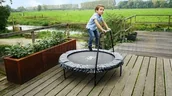 Trampoliny - Exit Trampolina dla dzieci Exit Tiggy 140 cm z poręczą czarno-szara 10.00.75.00 - miniaturka - grafika 1