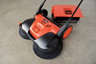 Haaga 697 ( OO-OTHHA697 ) - Zamiatarki - miniaturka - grafika 2