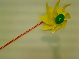 Wiatrak ogrodowy na patyku 16cm Norimpex - Zabawki i gry sportowe - miniaturka - grafika 2