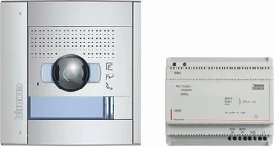 Bticino Legrand, wideodomofon, zestaw Flex ONE do domu jednorodzinnego/2-rodzinnego, 2-żyłowy, SFERA na zewnątrz: 135°/96° i podświetlana kamera LED, IP54, IK10 i transformator dzwonka, 905230 - Wideodomofony - miniaturka - grafika 2