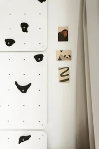 Małpiszon Ścianka wspinaczkowa dla dzieci biała z żółtymi kamieniami - Sprzęt wspinaczkowy - miniaturka - grafika 4