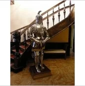 Repliki - akcesoria - Płatnerze hiszpańscy GRAWEROWANA PEŁNOWYMIAROWA ZBROJA RYCERSKA Z XVI W. (703) - miniaturka - grafika 1