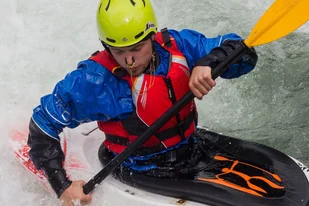 Aquarius Kamizelka asekuracyjna kajakowa MQ Plus B czerwona 32254-260 - Sprzęt asekuracyjny i ratunkowy - miniaturka - grafika 2