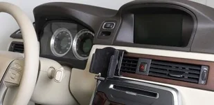 Brodit AB Uchwyt do Apple iPhone 11 Pro z wbudowanym kablem USB oraz ładowarką samochodową 721161 - Uchwyty samochodowe do telefonów - miniaturka - grafika 3