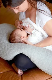 Beaba Beaba Ergonomiczna poduszka rogal dla kobiet w ciąży i karmiących Big Flopsy Fleur de coton Heather grey solution-bc-7601-0 - Poduszki do karmienia - miniaturka - grafika 10