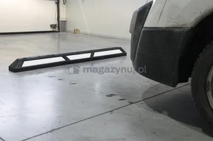 Gumowy ogranicznik parkingowy z białym odblaskiem (wym. 1670x145x120 mm) - Wyposażenie miejsc publicznych - miniaturka - grafika 2
