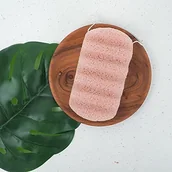 Rękawice i gąbki do kąpieli - Feel Natural Feel Natural Gąbka konjakowa do ciała, glina, czerwona - miniaturka - grafika 1