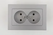Gniazdka elektryczne - VILMA Gniazdo podwójne z uziemieniem srebrne VILMA RP16-021SR - miniaturka - grafika 1