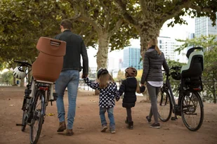 Bobike Maxi Exclusive Tour Toffee Brown fotelik rowerowy do ramy - model 2021 8011300031 - Foteliki rowerowe - miniaturka - grafika 8