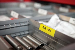 strefadrukarek.pl Taśma Brady BM21-750-595-YL 19,05mm x 6,4m żółta czarny nadruk - zamiennik | OSZCZĘDZAJ DO 80% - ZADZWOŃ! 730811399 PROMOCJA! BR-BM21-750-595-YL - Taśmy do drukarek barwiące - miniaturka - grafika 8