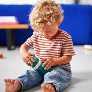 Mepal Kubek ze słomką dziecięcy Mio Mepal - deep blue 108013012400 - Kubki dla dzieci - miniaturka - grafika 5