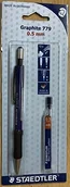 Ołówki - Staedtler 7795 abk25d ołówek automatyczny Graphite Staedtler 1 ST przyboru Tin (wypełnione HB) gratis z chwytem B-ołówków, wkład o średnicy 0,5 MM, kolor: czarny, kartę blistrową 4007817779071 - miniaturka - grafika 1