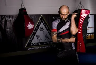 DBX Bushido DUŻA TARCZA TRENINGOWA XXL - PROFILOWANA 75x35x16 cm BIAŁA - Tarcze i łapy - miniaturka - grafika 26