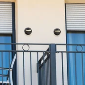 Lampy ogrodowe - Westinghouse Westinghouse Winslett kinkiet ściemniany, czarny - miniaturka - grafika 1