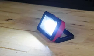 Yato REFLEKTOR PRZENOŚNY 5W COB 300LM - Pozostałe oświetlenie - miniaturka - grafika 4