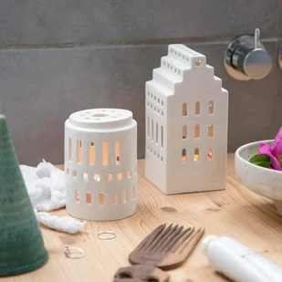 Kähler Kähler URBANIA Świecznik Tealight - Domek Biały - Town House 691064 - Oświetlenie świąteczne - miniaturka - grafika 3