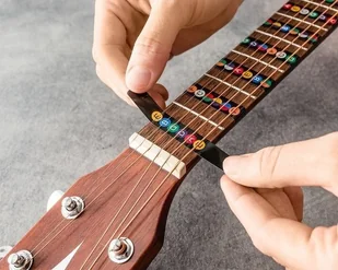 Gadget Master Naklejki do nauki gry na gitarze - Gadżety dla niej i dla niego - miniaturka - grafika 4