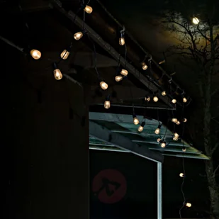 Konstsmide 2386 100 żarówka LED łańcuch świetlny/na zewnątrz (IP44)/zewnętrzny transformator 24 V/20 wyraźne ogródka piwnego/40 ciepło białych diod/czarny przewód (2386-100EE) - Pozostałe oświetlenie - miniaturka - grafika 3