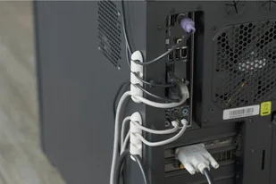 BlueLounge CableDrop multi uchwyt na 4 kable 2 szt biały ARBLLAPLCABDRM2 - Maskownice do kabli - miniaturka - grafika 13