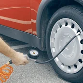 Akcesoria pneumatyczne - Einhell Hustilka RFM 12 Manometr z końcówką do pompowania 4137000 - miniaturka - grafika 1