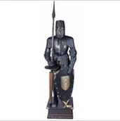 Repliki - akcesoria - Płatnerze hiszpańscy PEŁNA ZBROJA RYCERSKA Z KOPIĄ I TARCZĄ NA POSTUMENCIE (905.1) - miniaturka - grafika 1