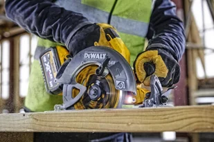 DeWalt Akumulatorowa pilarka tarczowa 54V XR FLEXVOLT 2x 9.0Ah 190mm DCS578X2-QW - Piły elektryczne - miniaturka - grafika 5