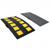 Wyposażenie miejsc publicznych - Justrite Safety Group Próg Zwalniający 90 Cm X 50 Cm - miniaturka - grafika 1