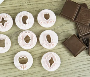 Fackelmann Dekorator do masy cukrowej 8 końcówek ZENKER 42879 42879 - Formy do ciast - miniaturka - grafika 2