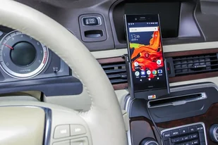 Brodit AB Uchwyt do Sony Xperia XZ1 z wbudowaną ładowarką samochodową do profesjonalnego montażu 727008 - Uchwyty samochodowe do telefonów - miniaturka - grafika 3