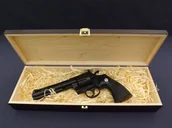 Repliki - broń - Denix SA REPLIKA REWOLWER AMERYKAŃSKI PYTHON W PUDEŁKU MODEL 1050+P02 1050+P02 - miniaturka - grafika 1