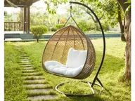 Fotele ogrodowe wiszące - Vente-Unique Wiszący fotel 2-osobowy VAHINA z technorattanu w kolorze beżowym z białą poduszką - miniaturka - grafika 1