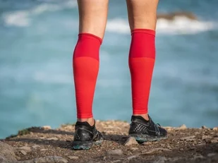 COMPRESSPORT COMPRESSPORT opaski kompresyjne na łydki R2V2 czerwone - Piłka nożna - miniaturka - grafika 4