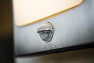 ECO-Light Stalowy kinkiet LED Face na zewnątrz, z czujnikiem - Lampy ogrodowe - miniaturka - grafika 4