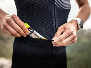 Compressport triathlonowa koszulka kompresyjna TRI POSTURAL SS TOP czarna - Koszulki sportowe męskie - miniaturka - grafika 9