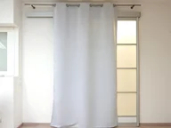 Zasłony - Soleil d'ocre Przyciemnienie Soleil D 'ocre zasłona z oczkami, poliester, biały, 140x180 cm 32086 - miniaturka - grafika 1