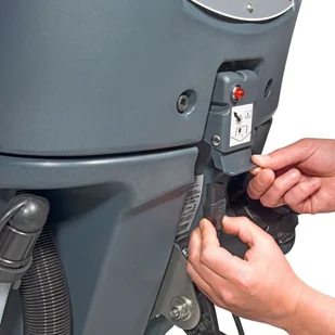 Numatic TGB 6055T BATERYJNY AUTOMAT CZYSZCZĄCO-ZBIERAJĄCY Z TRAKCJĄ - Szorowarki - miniaturka - grafika 4