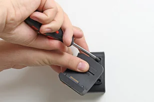 Brodit AB Uchwyt z aktywną stacją dokującą do TomTom GO 500, GO 5000, GO 600 & GO 6000 215682 - Uchwyty samochodowe do telefonów - miniaturka - grafika 4