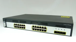 Cisco ^Catalyst 3750 24 10/100/1000 + 4 SFP + IPB Image; 1.5RU (WS-C3750G-24TS-S) - Switche - miniaturka - grafika 2