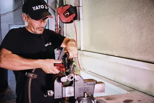 YATO PRZECINARKA PNEUMATYCZNA 75MM KOMPOZYTOWA OBUDOWA YT-09717 - Szlifierki i polerki pneumatyczne - miniaturka - grafika 3