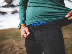 Compressport Legginsy biegowe męskie WINTER RUN LEGGING czarno-szare - Spodnie sportowe męskie - miniaturka - grafika 6