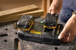 STANLEY Stanley Szybka ładowarka dwuportowa 18V Fatmax V20 (SFMCB24) - Ładowarki do elektronarzędzi - miniaturka - grafika 10